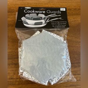 Set of two cookwear guards